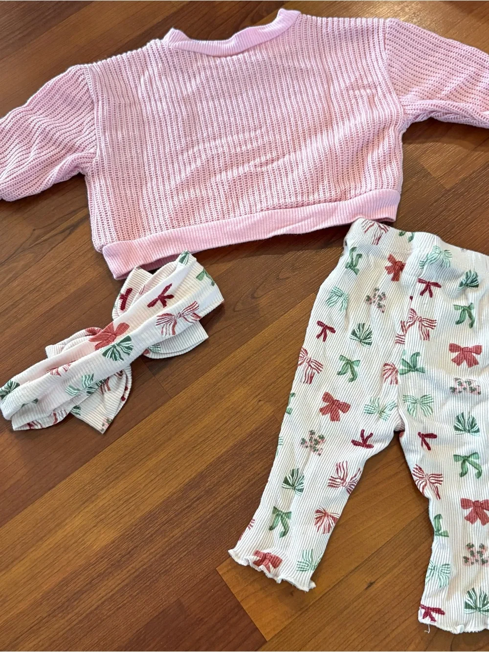 chick pea Merry knit sweatshirt, matching pants & bow Christmas outfit 0-3 M